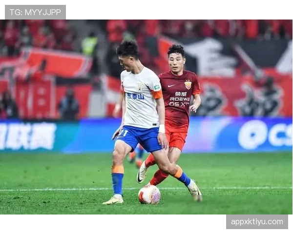 张琳芃高位逼抢如何提升防守效率：对比上赛季对边锋的压制效果